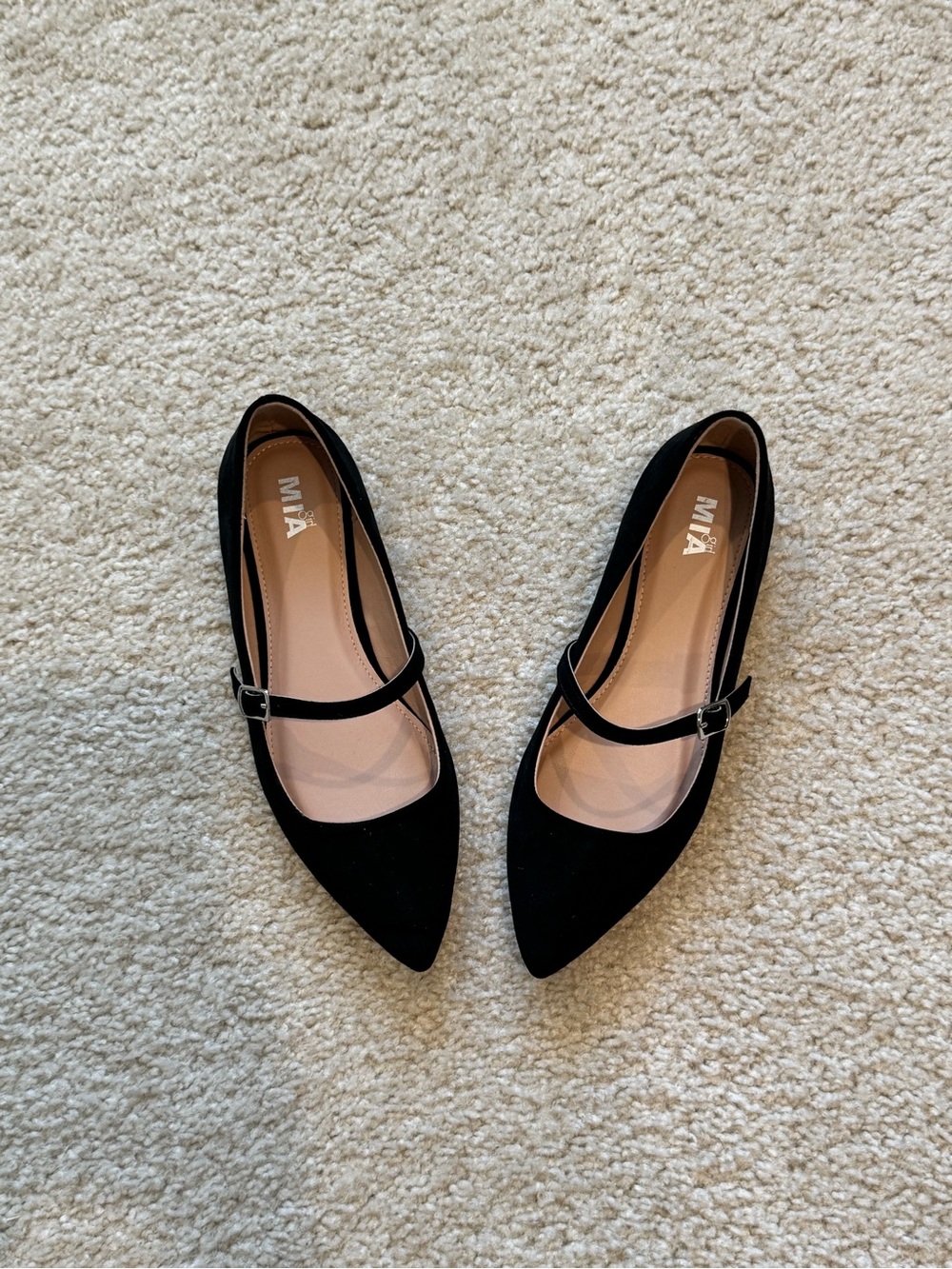 Like New Mia Black pointed Toe Flats Size 8